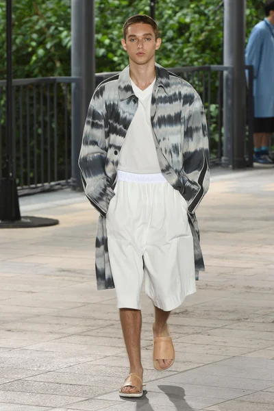 Look 4